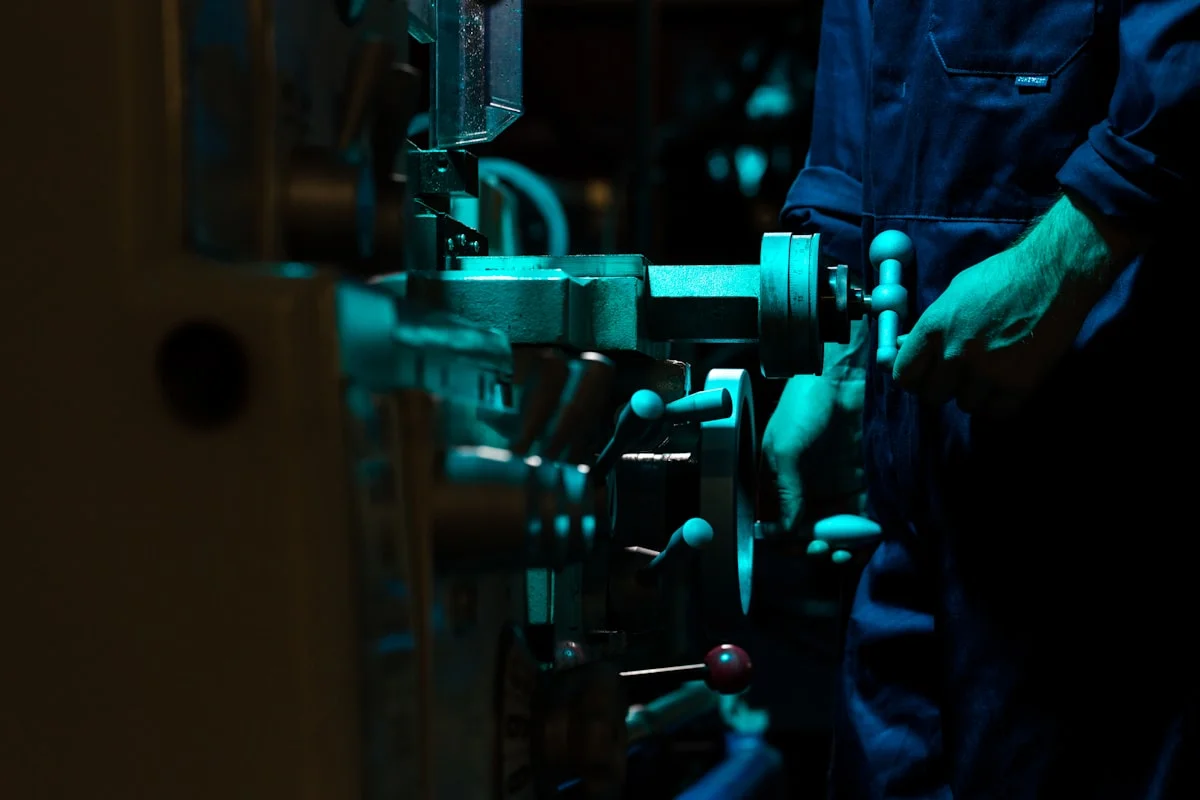 Tahribatsız Muayene (NDT) Yöntemleri: Endüstriyel Uygulamalarda Doğru Teknik Seçimi